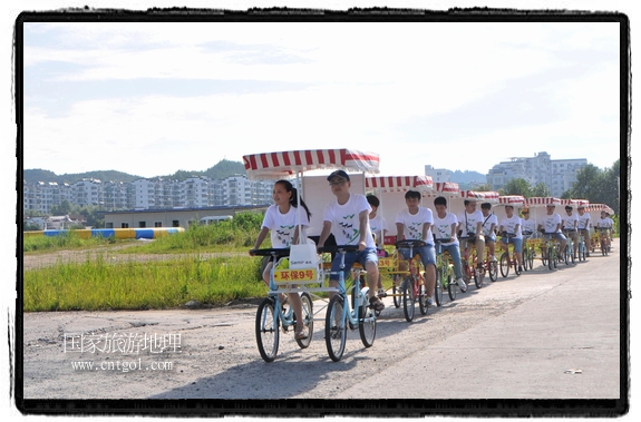 江西婺源：情侶騎行旅行過(guò)“七夕”